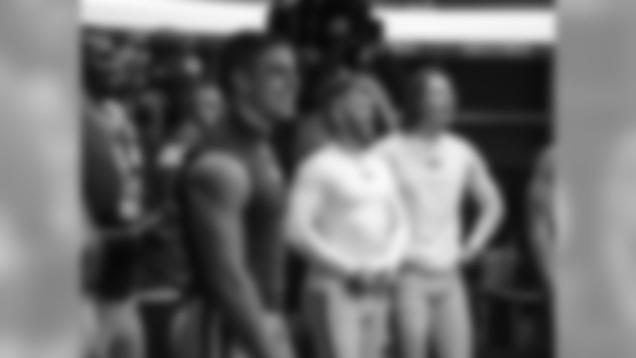 181016-49ers-locker-room-pass-21