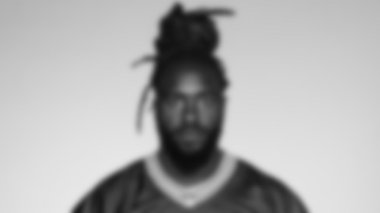 LB De'Vondre Campbell