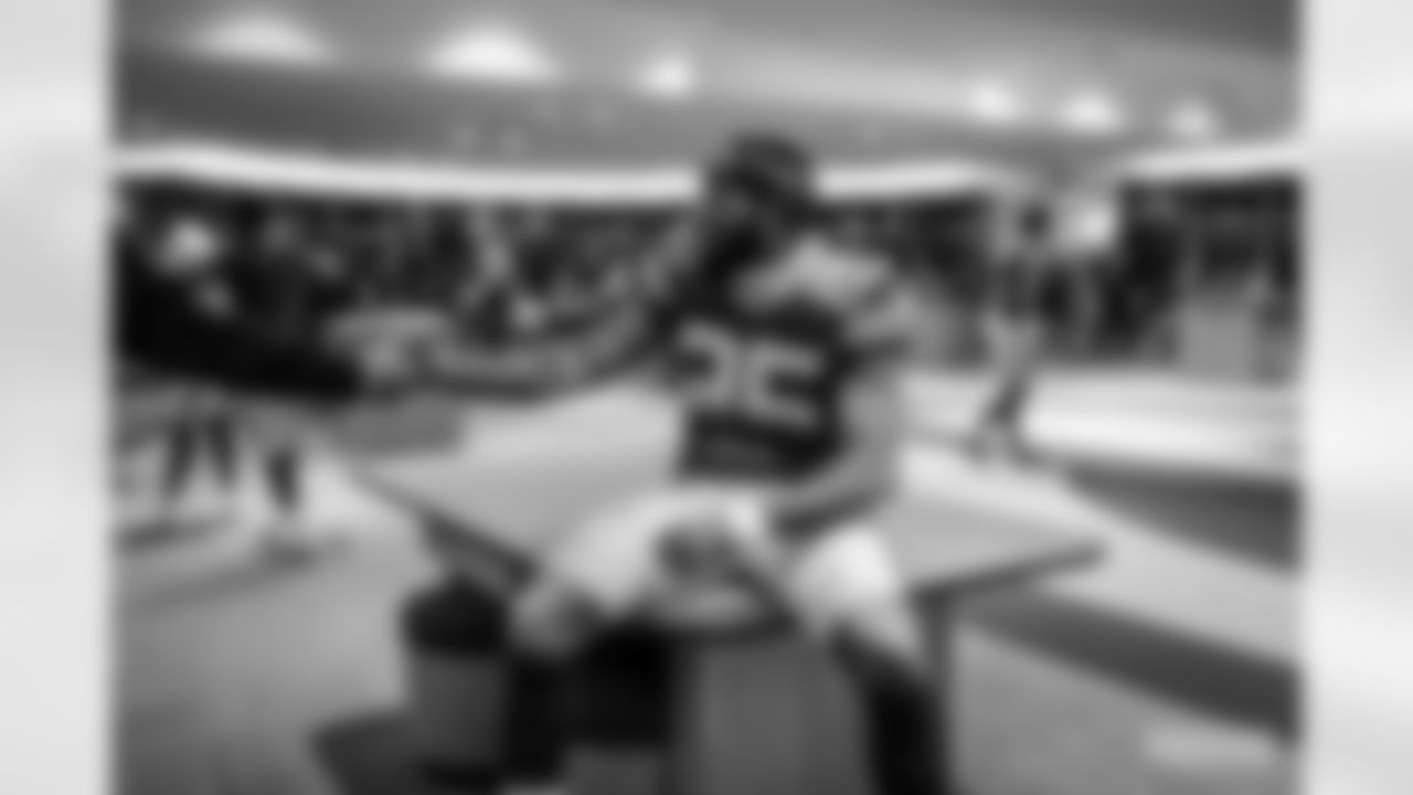 221220-locker-room-EA-2560017