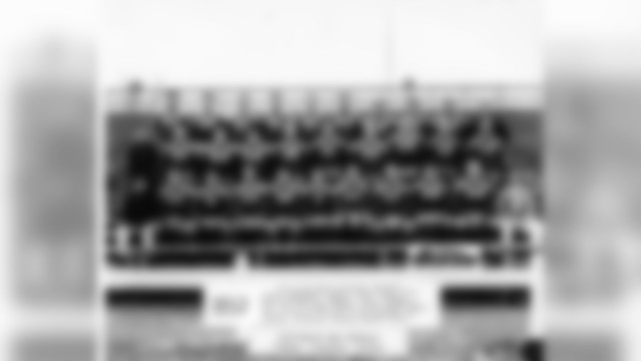 Green Bay Packers 1937
Record: 7-4-0
