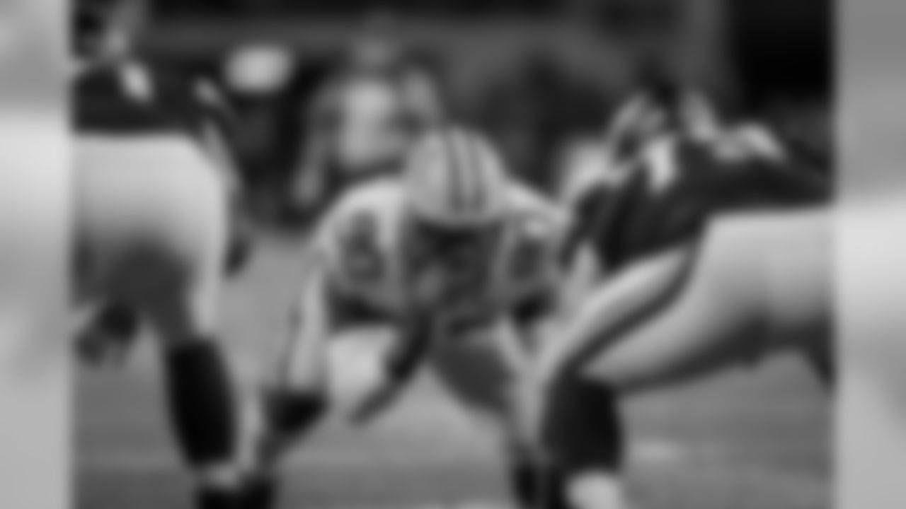 90 - DL Montravius Adams
