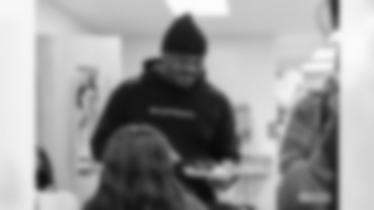 221123-thanksgiving-meal-2560020