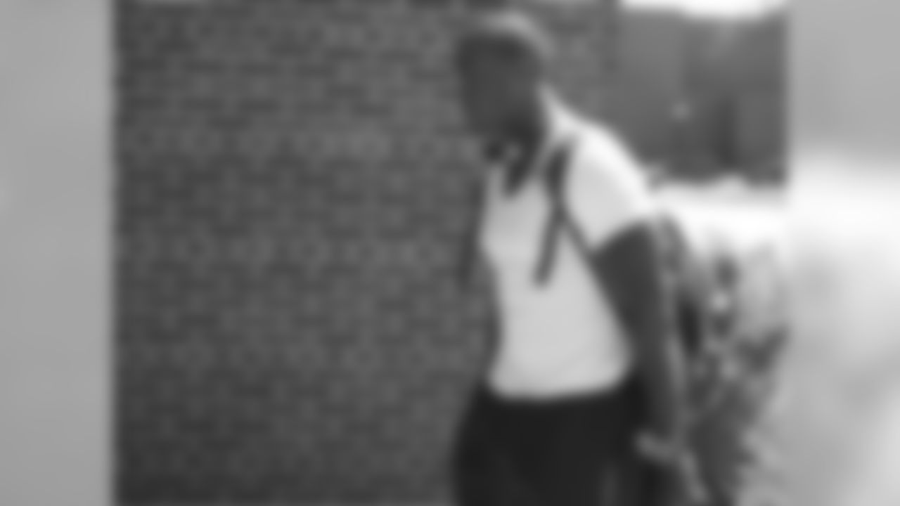 100729-playerarrive