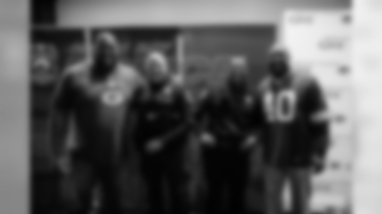 200114-packers-give-back-movie-night-26