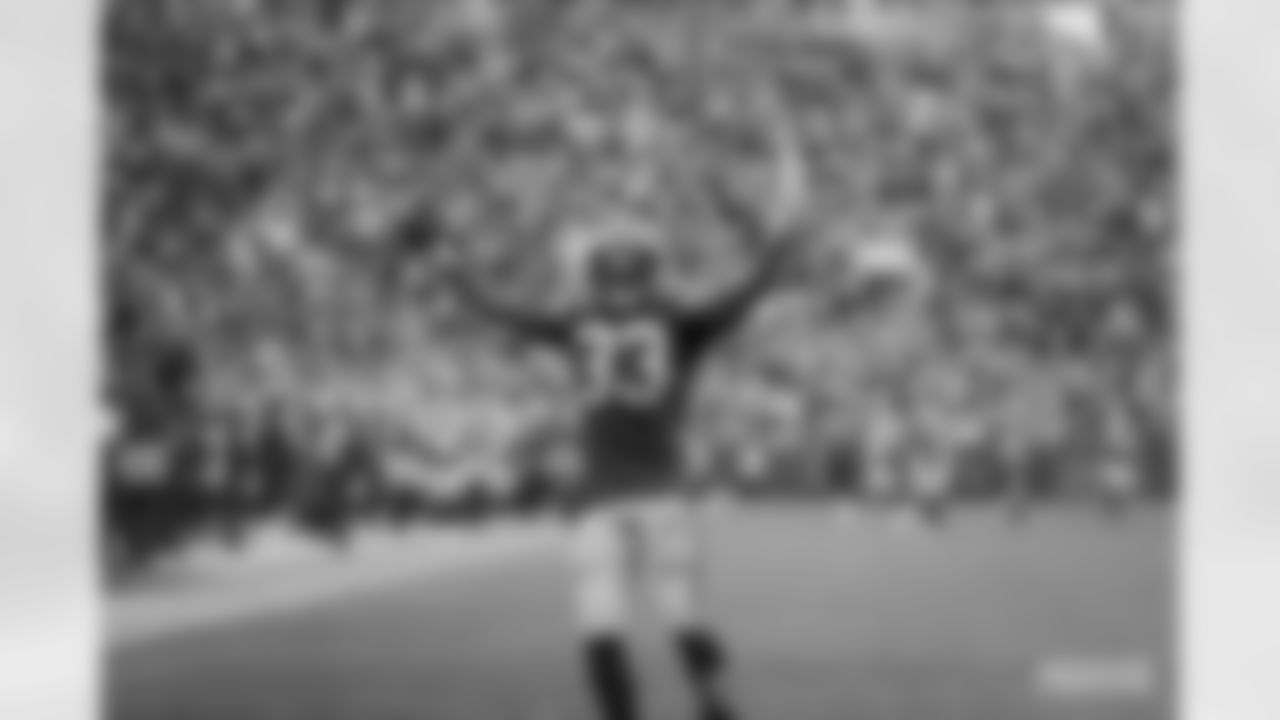 RB Aaron Jones
