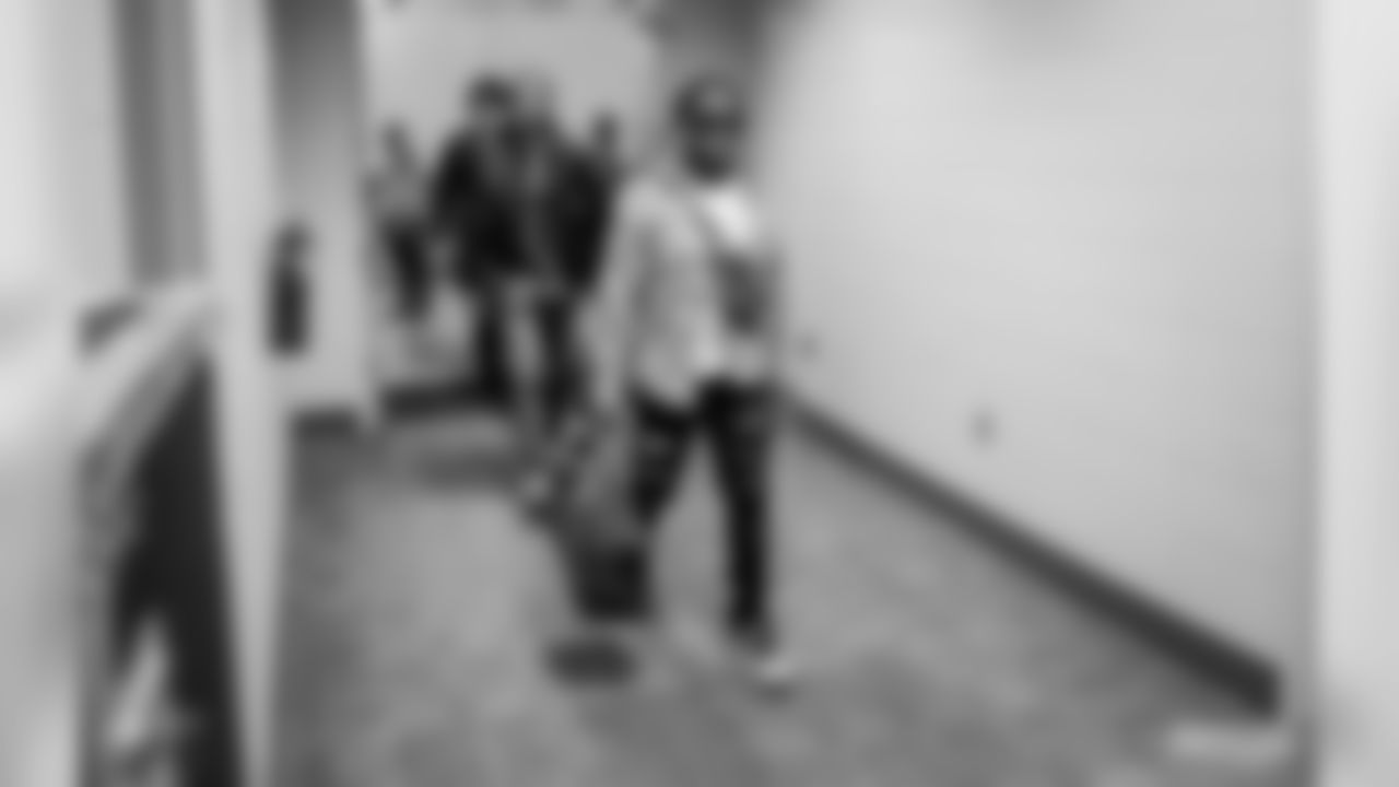 191201-packers-arrive-NYG-1-bobber-20