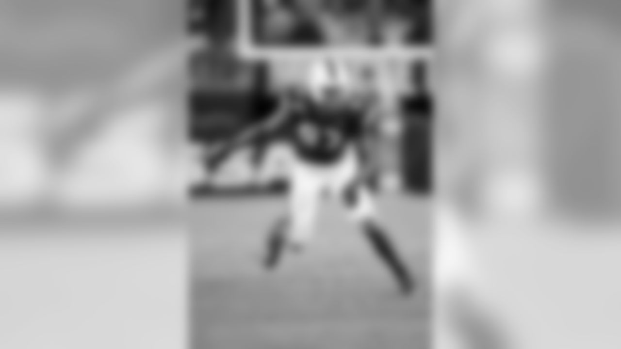 LB Jonathan Garvin
