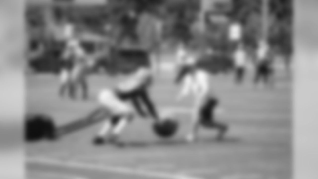 LB Sam Barrington (#58)