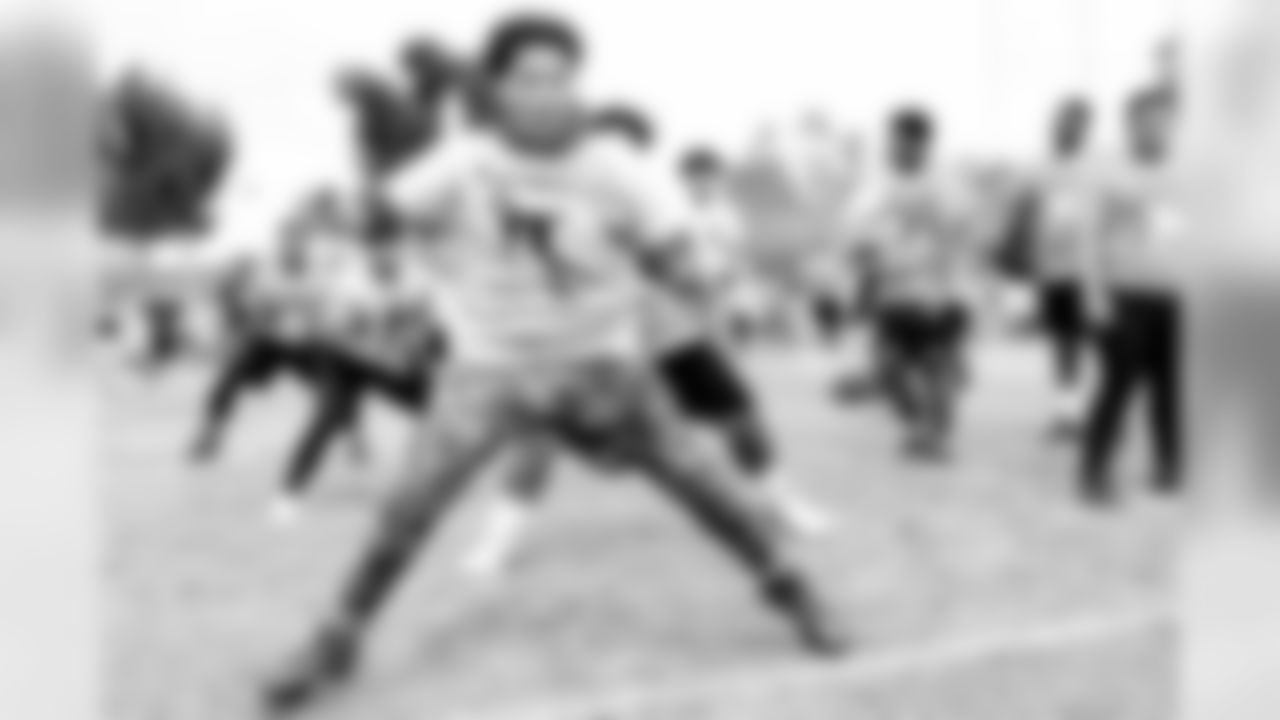 180619-marcedes-lewis-football-camp-20