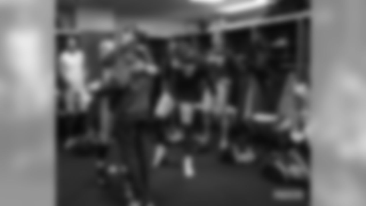 191028-locker-room-pass-7