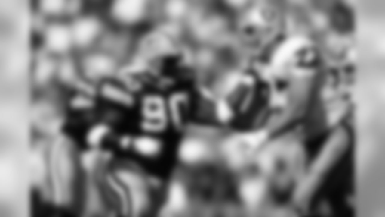 DE Vonnie Holliday, North Carolina (1998-2002)