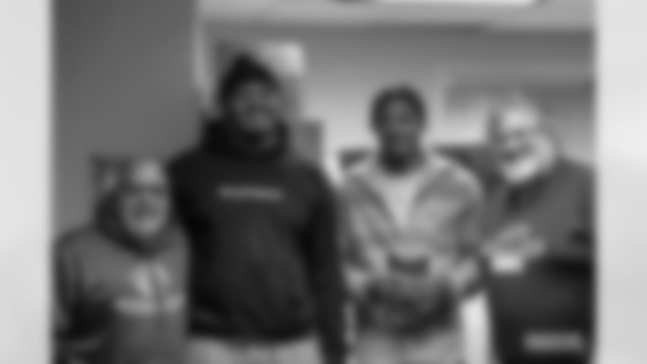 221123-thanksgiving-meal-2560001