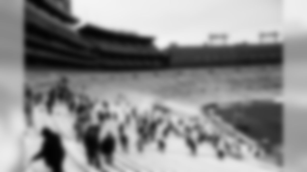 191204-fans-shovel-8