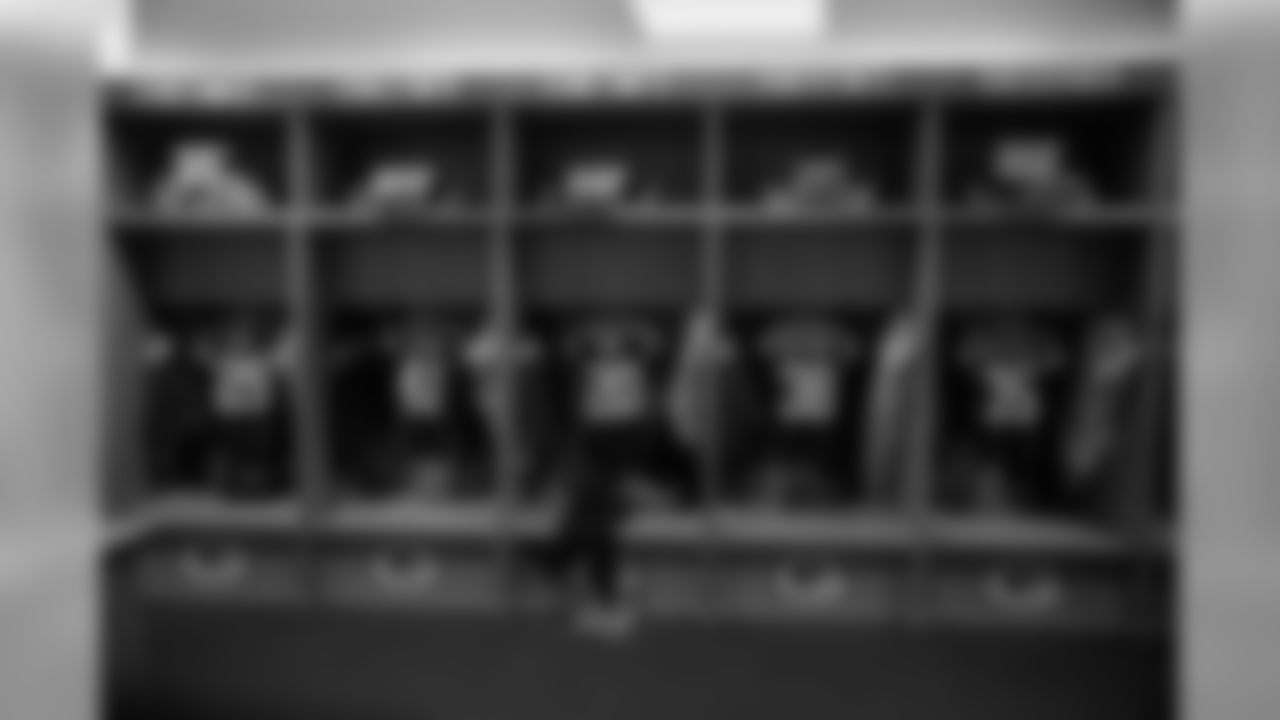 180809-packers-locker-room-bobber-12