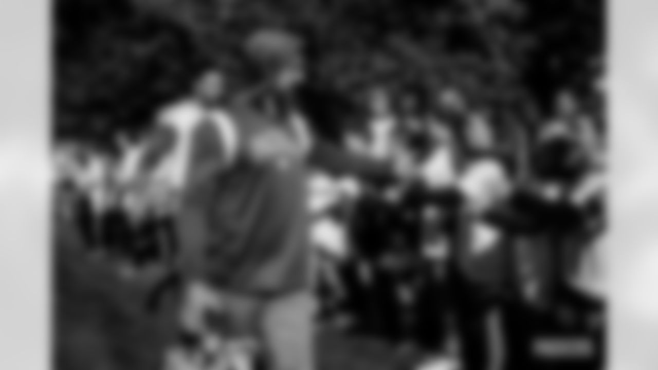221007-evan-gallery-2560072
