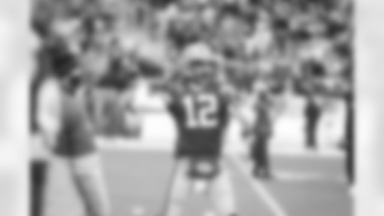 Green Bay Packers quarterback Aaron Rodgers (12) warms up before an NFL football game against the Cleveland Browns on Saturday, December 25, 2021 in Green Bay, Wisconsin. (Todd Rosenberg/NFL)