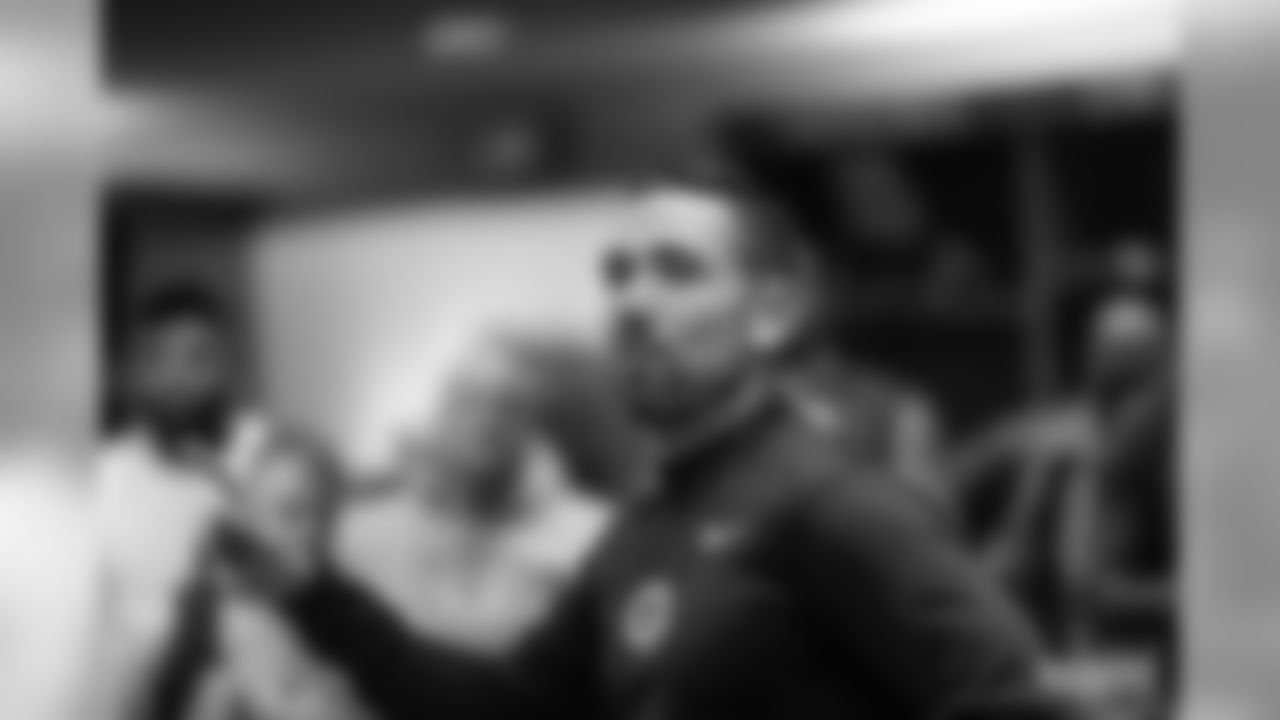 191111-locker-room-pass-03