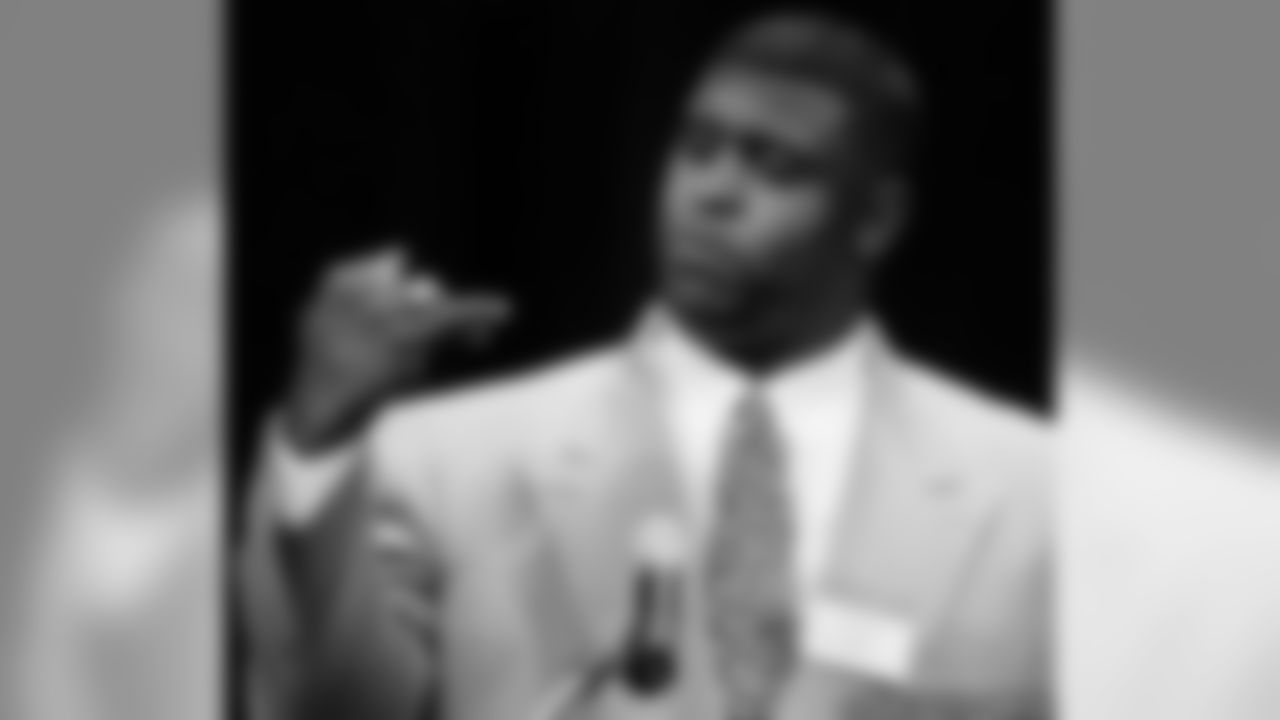 Photo Tribute To Reggie White