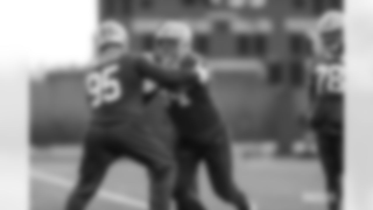 DL Dean Lowry