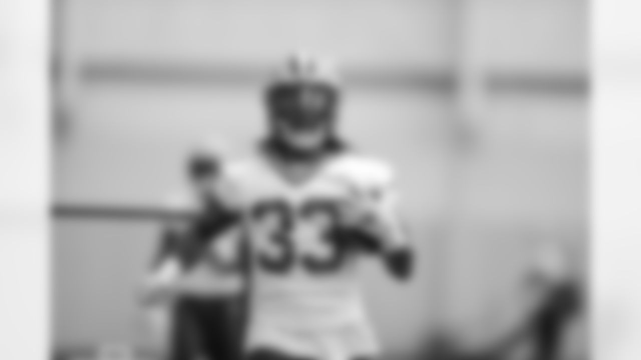 RB Aaron Jones
