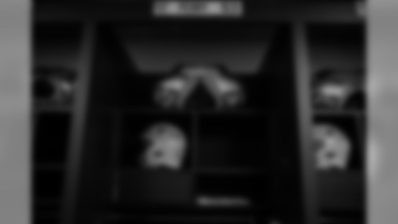 180923-locker-room-fedexfield-bobber-3