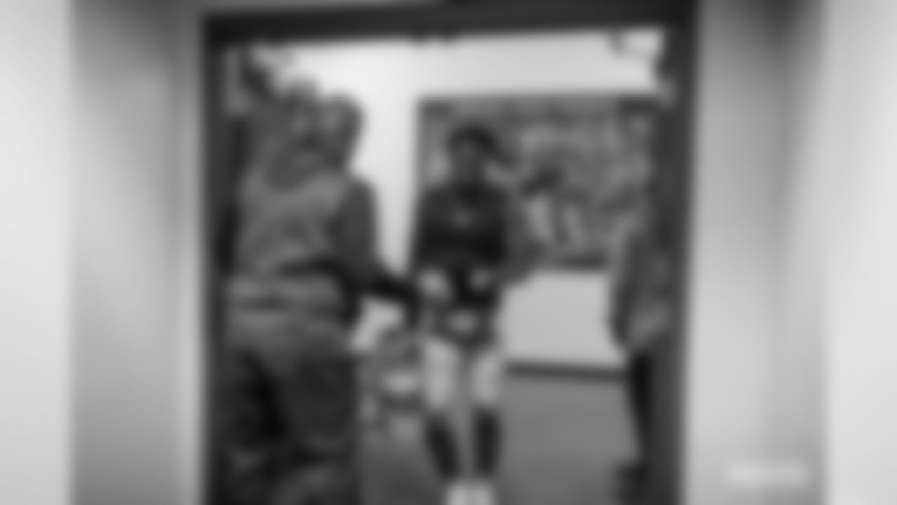 191111-locker-room-pass-05