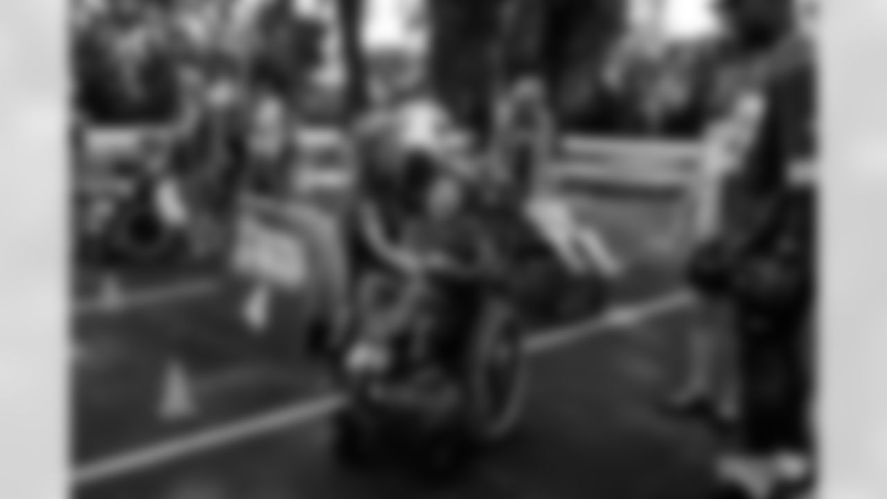 220913-football-outreach-gallery-2560015