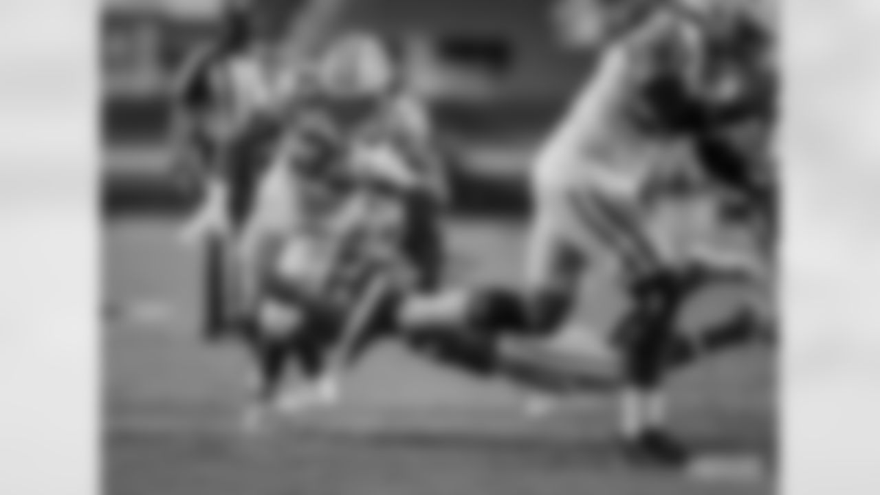 RB Aaron Jones