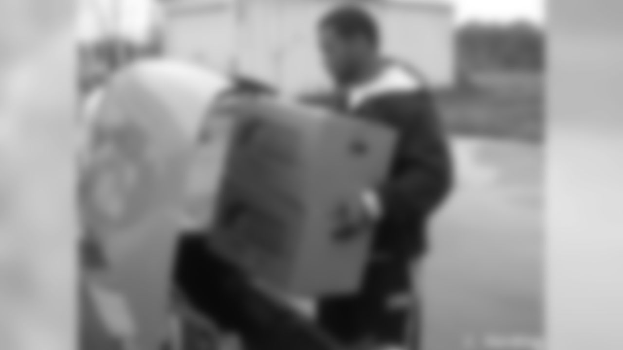 Ahman Green Teams With 'Feed The Children'