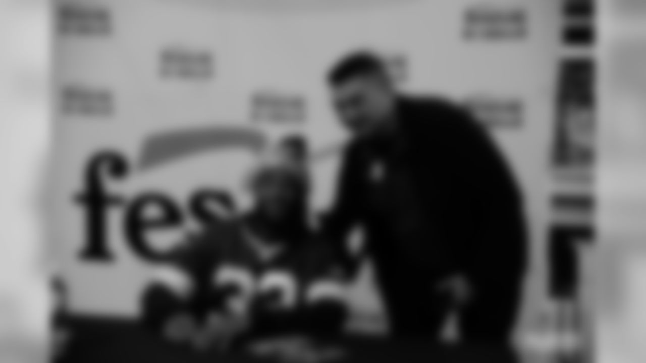 191030-aaron-jones-event-18
