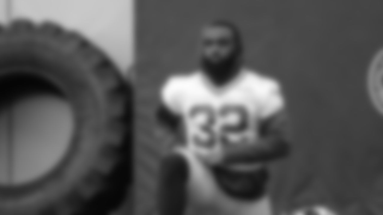 RB Tra Carson