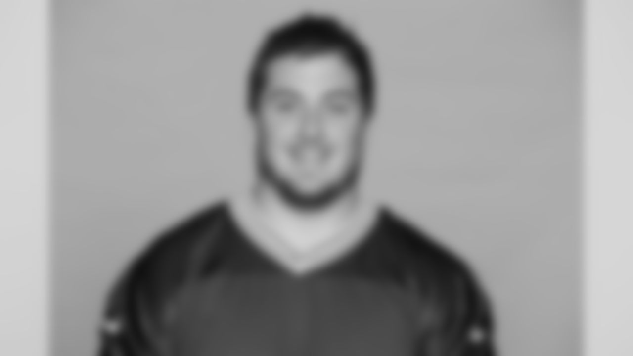 63 — C Corey Linsley