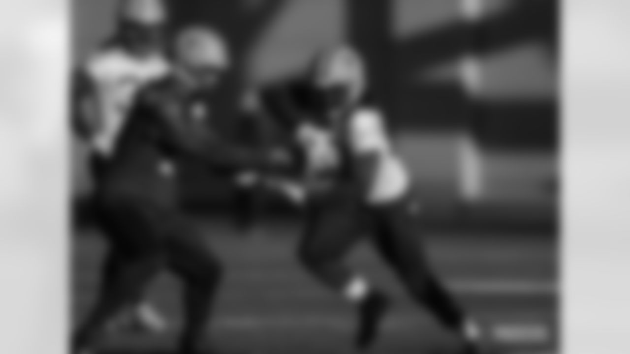 RB Aaron Jones