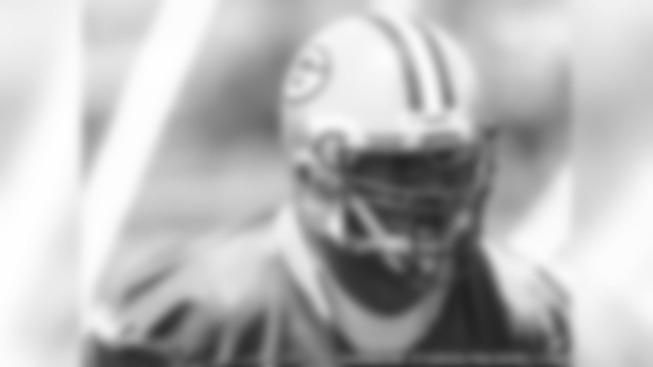 DE/DT Kenny Peterson