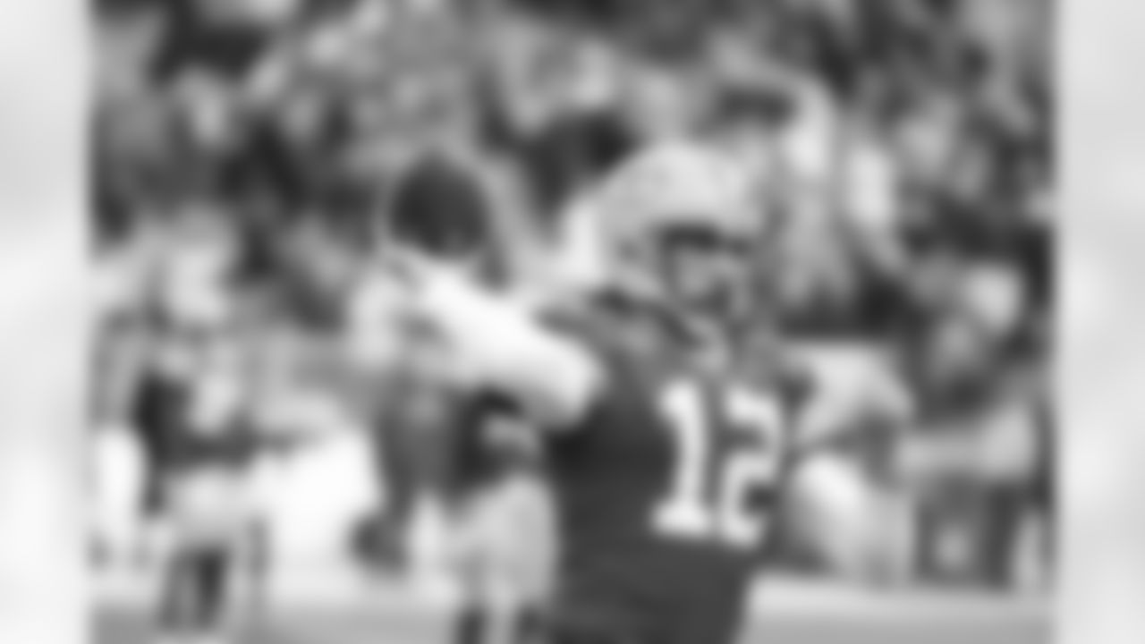 Green Bay Packers quarterback Aaron Rodgers (12) warms up before an NFL football game against the Cleveland Browns on Saturday, December 25, 2021 in Green Bay, Wisconsin. (Todd Rosenberg/NFL)