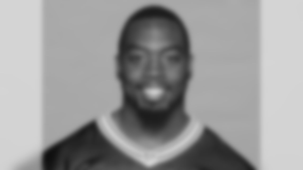 48 — LB Joe Thomas
