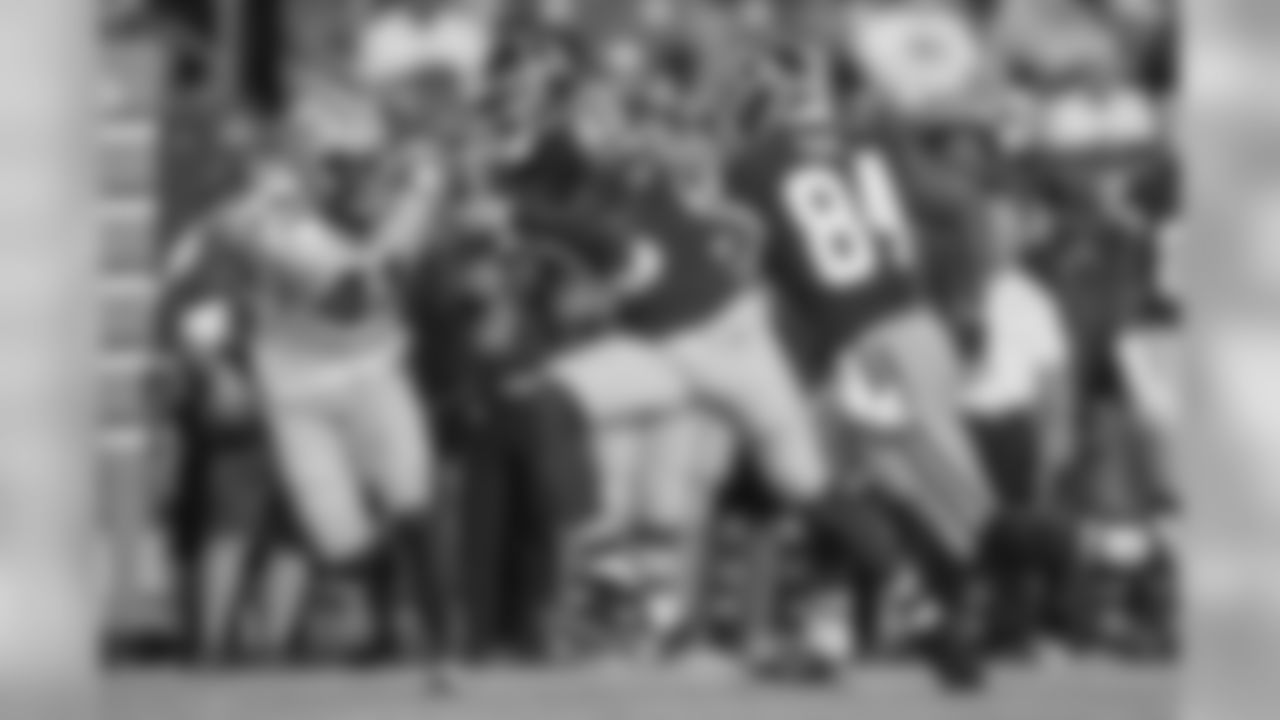 41 — CB Lenzy Pipkins