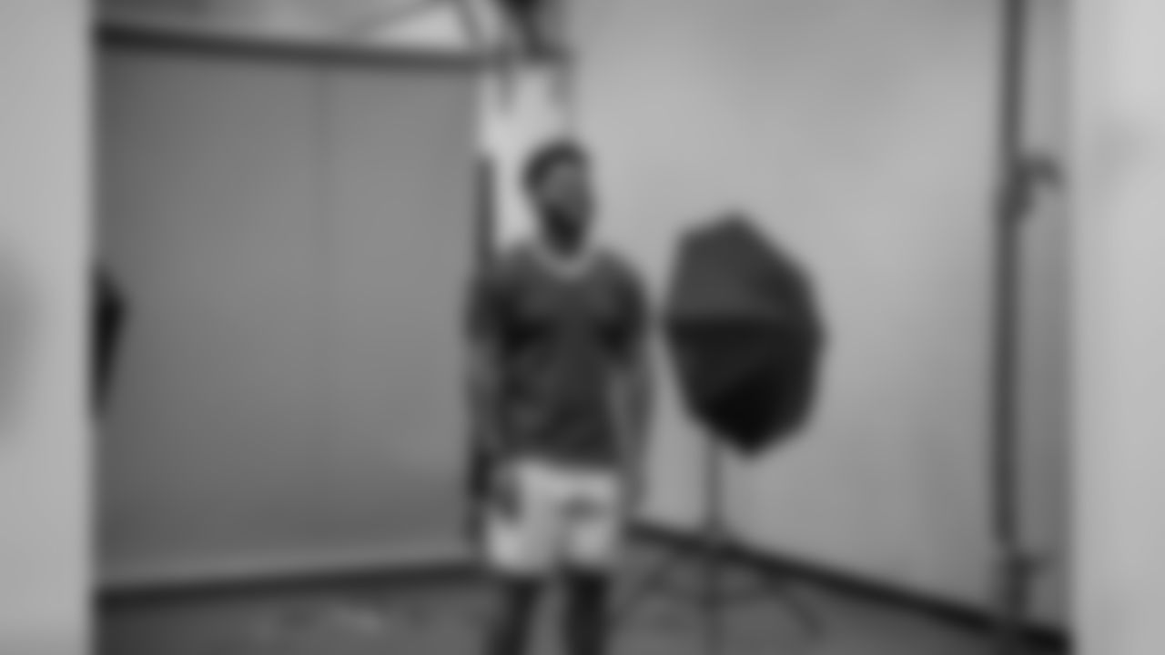 LB Chris Odom