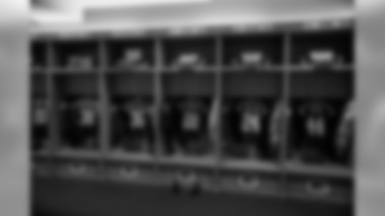 180809-packers-locker-room-bobber-18