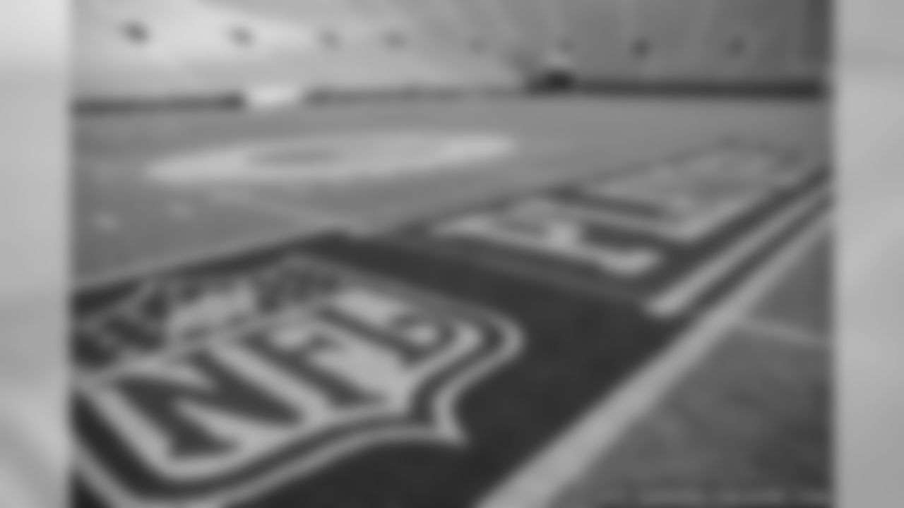Fields Crew Prepares Lambeau Field For Playoffs