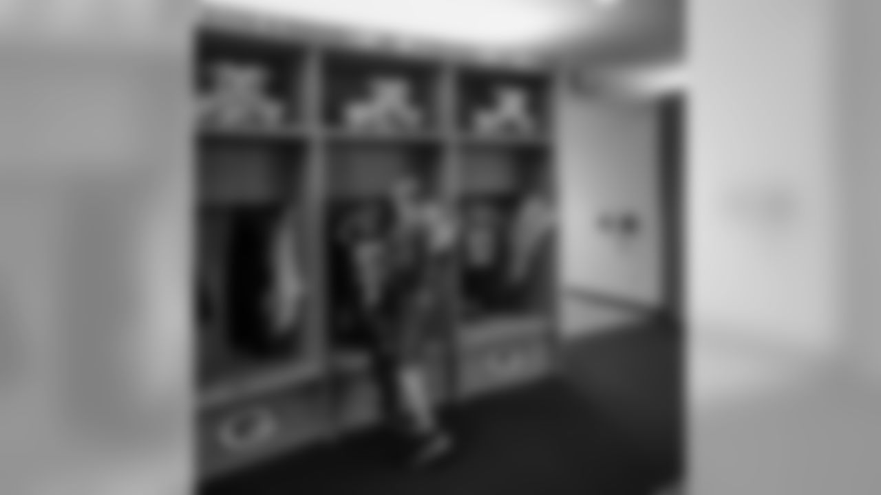 181111-locker-room-bobber-4