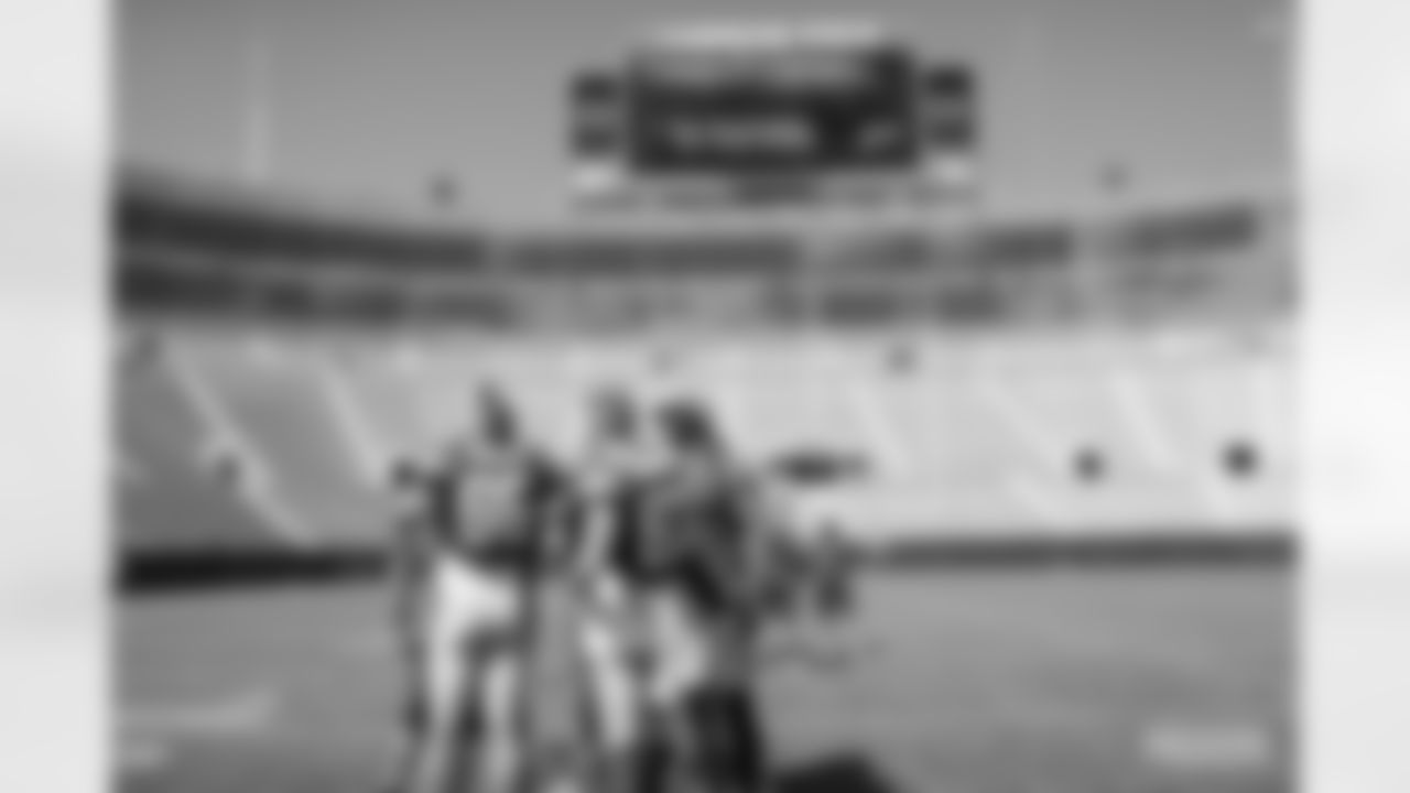 Tight ends huddle