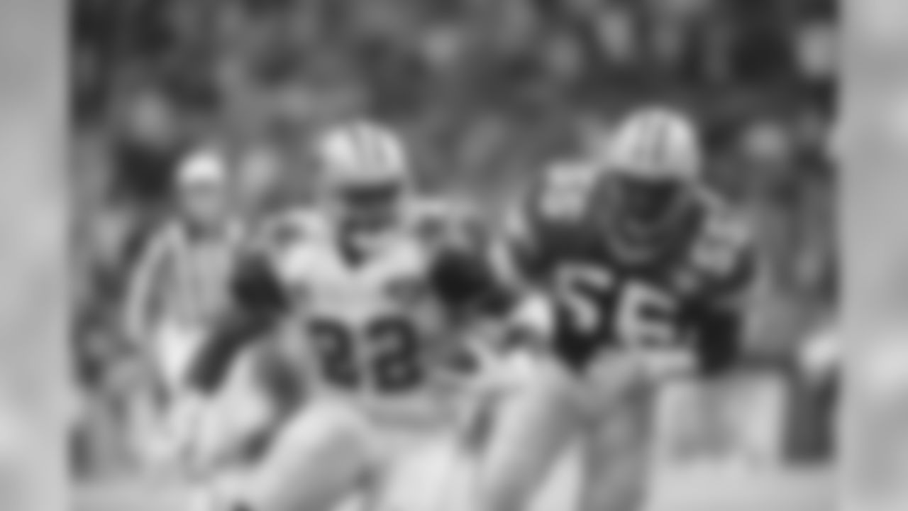 Nov. 24, 1994 - Cowboys RB Emmitt Smith turns the corner as Packers LB Fred Strickland (55) pursues him from behind during the fourth quarter on Thanksgiving, Nov. 24, 1994, in Irving, Texas.