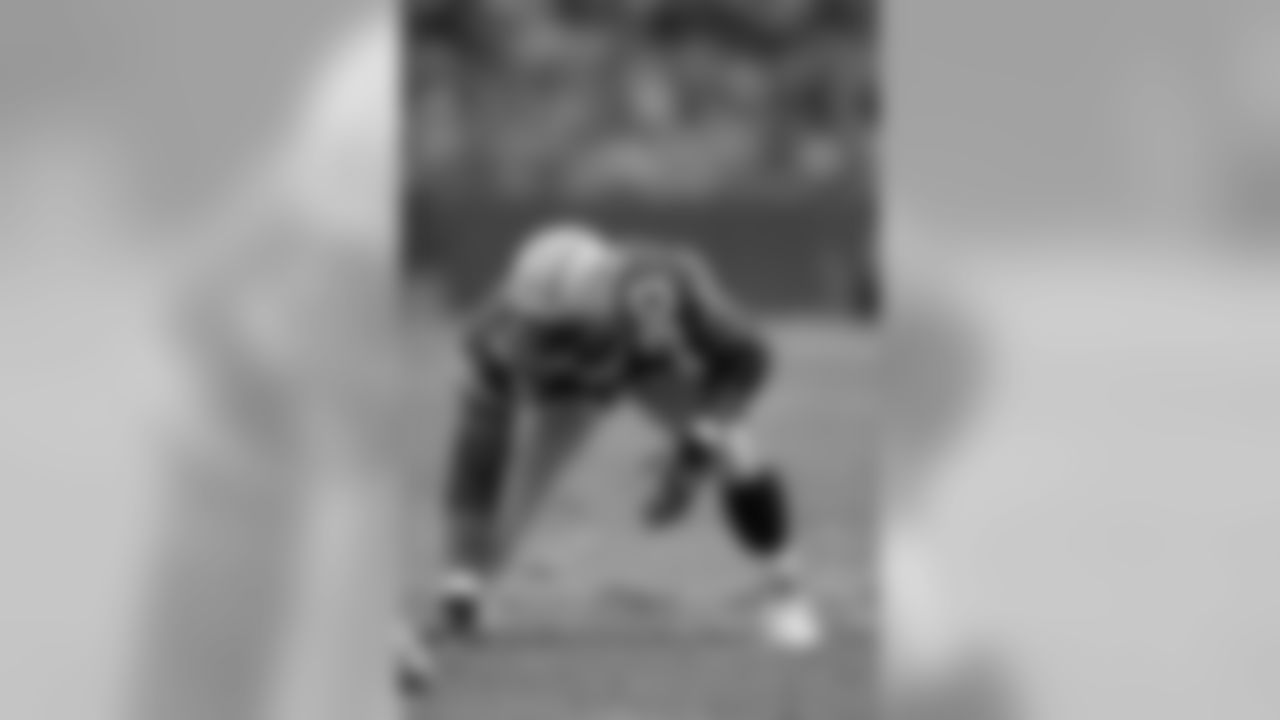 DE Vonnie Holliday, North Carolina (1998-2002)