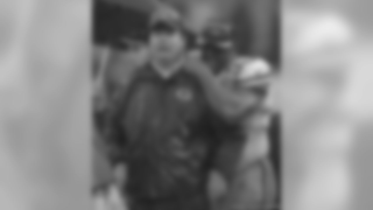 Photo Tribute To Reggie White