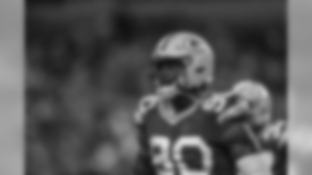 DL Montravius Adams