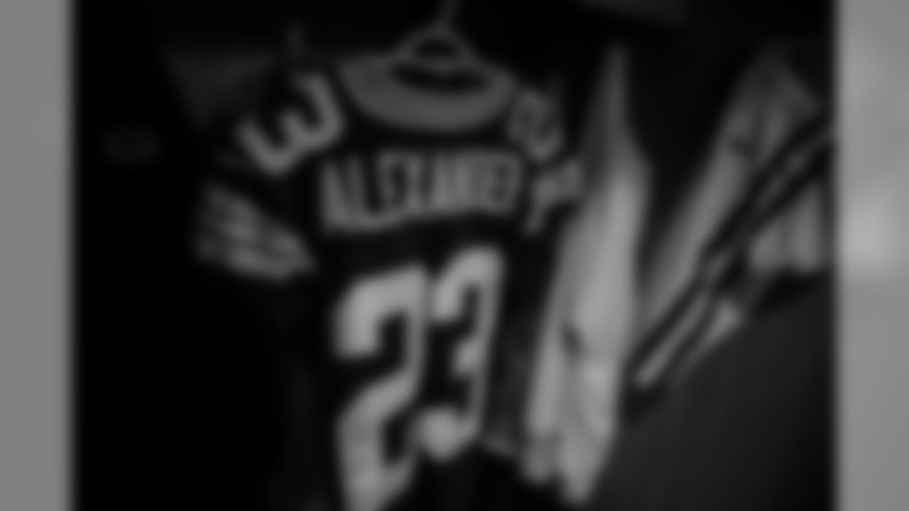 180816-packers-steelers-locker-bobber-22