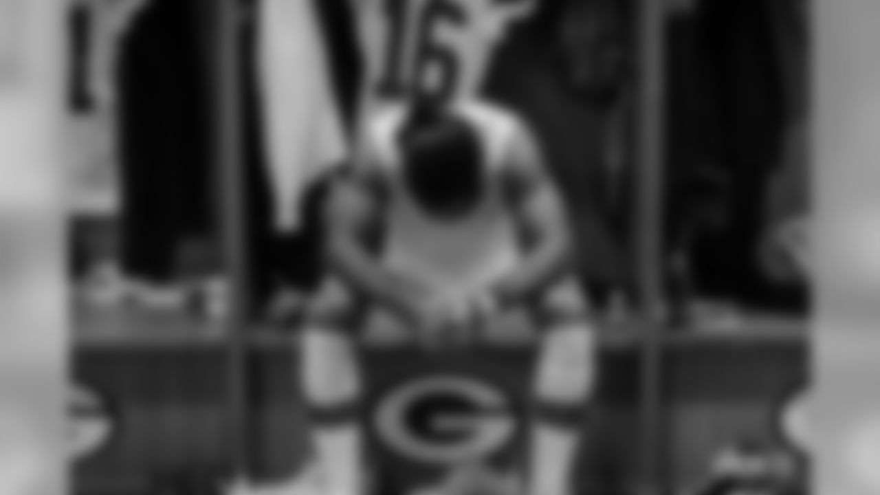 191014-locker-room-pass-10