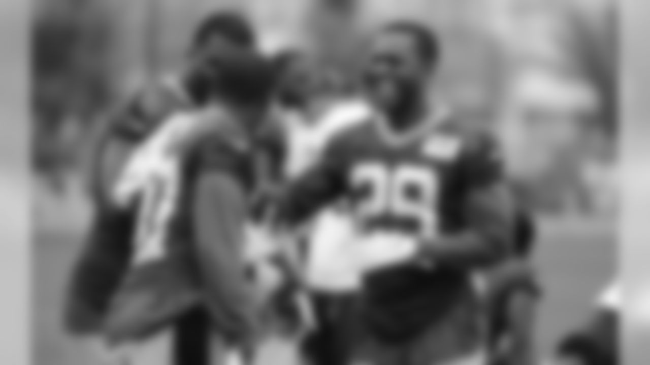 Hayward names Kobe Bryant, Kevin Durant, Tom Brady and Aaron Rodgers as his favorite athletes.