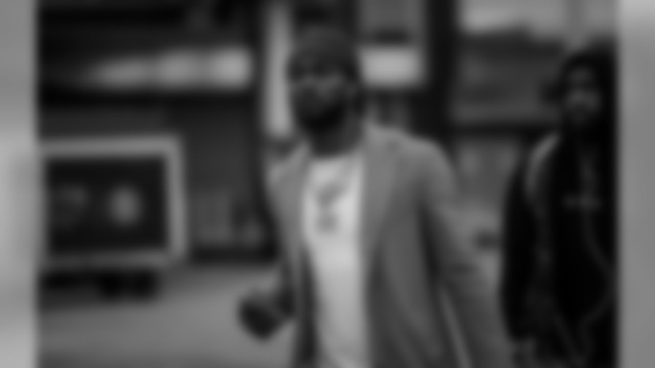 181124-packers-arrive-minneapolis-siegle-22